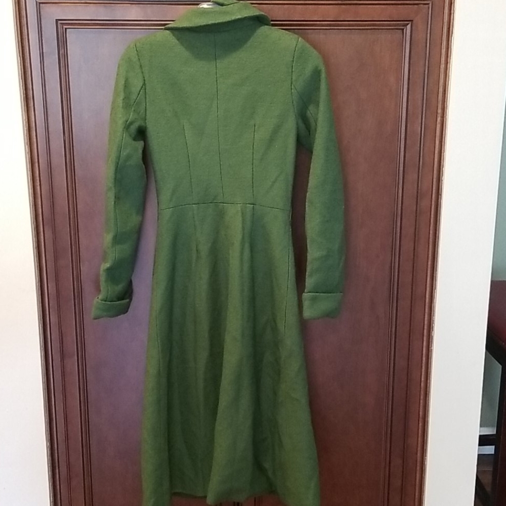 Green Embroidered Women's Coat - Picture 5 of 7